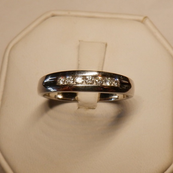 Other - 14k white gold stamped round diamonds